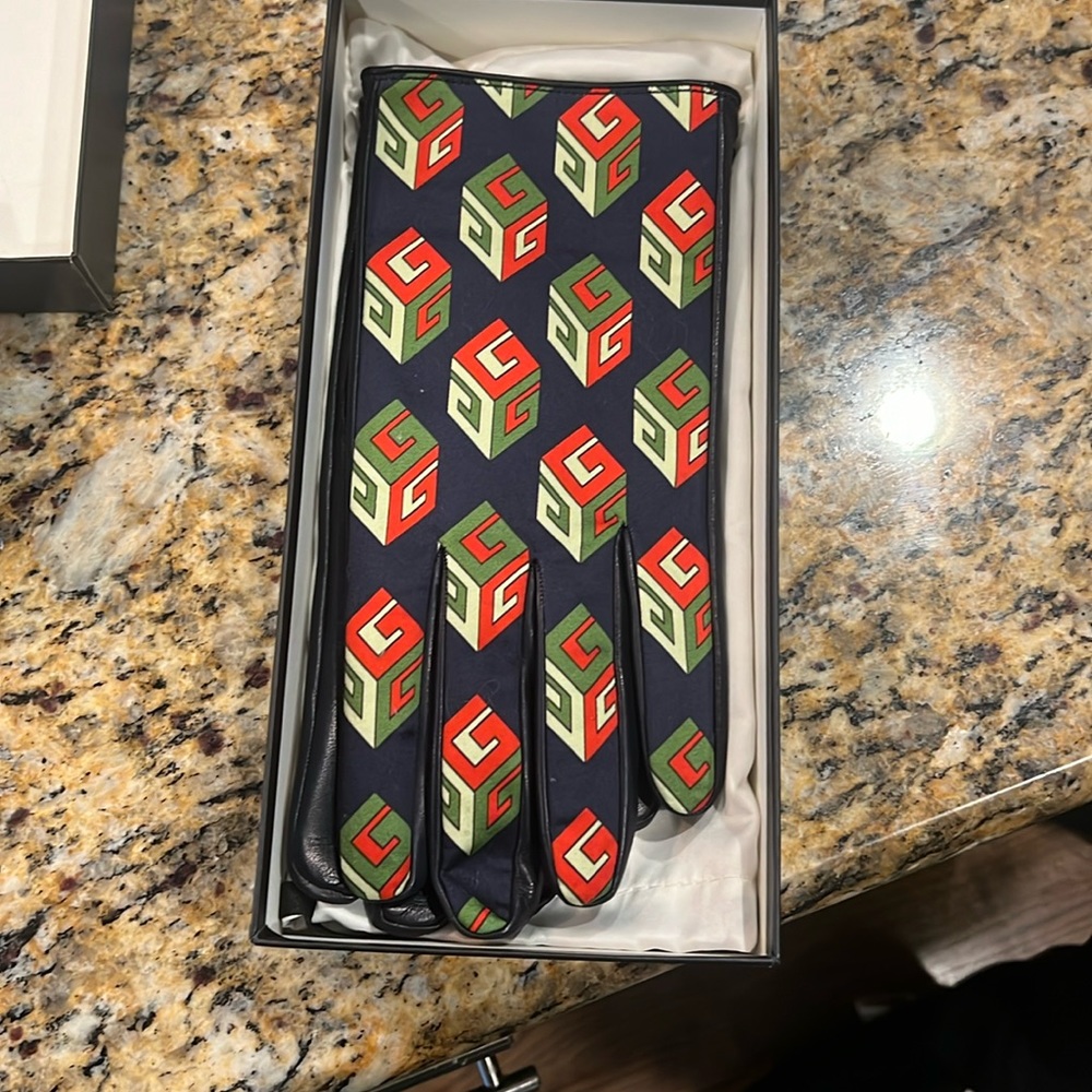 Gucci men’s vintage gloves
